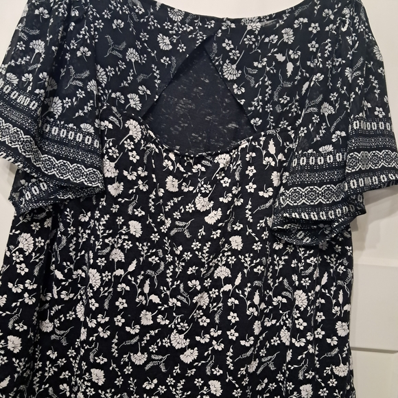 Plus Size Women's Patterned Tops - Multicolor Size 1X. Bundle Of 4. - Picture 6 of 12